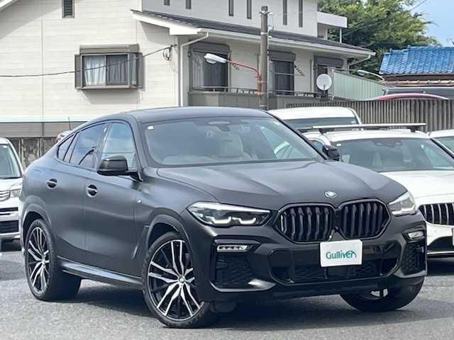 ＢＭＷ Ｘ６ xDrive35d Mスポーツ 東京都 2020(令2)年 2.9万km サファイアブラックP マットブラック　ラッピング/純正ナビ/AM/FM/BT/フルセグ/パーキングアシストプラス/・アクティブパークディスタンスコントロール/・パーキングアシスト/・トップビュー/3Dビュー/・サイドビューカメラ/リアビューカメラ/ドライビングアシストプロフェッショナル/・アクティブクルーズコントロール/・レーンディパーチャウオーニング/・ステアリング/レーンコントロールアシスト/・レーンチェンジウオーニング/・衝突回避/衝突軽減ブレーキ/・アクティブサイドコリジョンプロテクション/・レーンチェンジアシスト/・トラフィックサインアシスト/LEDヘッドライト/スペアキー×1/ヘッドアップディスプレイ/純正22inアルミホイール