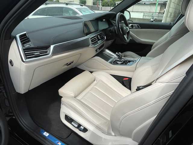 ＢＭＷ Ｘ６ xDrive35d Mスポーツ 東京都 2020(令2)年 2.9万km サファイアブラックP マットブラック　ラッピング/純正ナビ/AM/FM/BT/フルセグ/パーキングアシストプラス/・アクティブパークディスタンスコントロール/・パーキングアシスト/・トップビュー/3Dビュー/・サイドビューカメラ/リアビューカメラ/ドライビングアシストプロフェッショナル/・アクティブクルーズコントロール/・レーンディパーチャウオーニング/・ステアリング/レーンコントロールアシスト/・レーンチェンジウオーニング/・衝突回避/衝突軽減ブレーキ/・アクティブサイドコリジョンプロテクション/・レーンチェンジアシスト/・トラフィックサインアシスト/LEDヘッドライト/スペアキー×1/ヘッドアップディスプレイ/純正22inアルミホイール