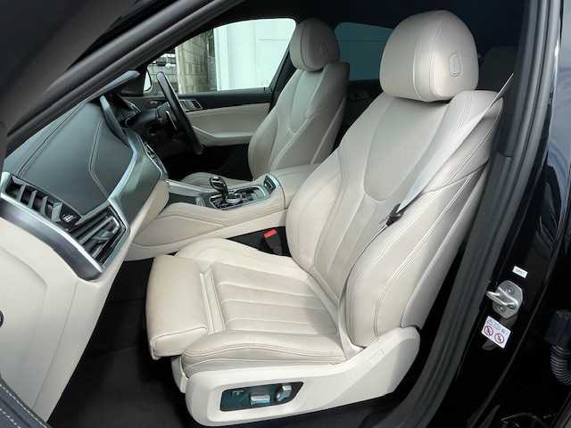ＢＭＷ Ｘ６ xDrive35d Mスポーツ 東京都 2020(令2)年 2.9万km サファイアブラックP マットブラック　ラッピング/純正ナビ/AM/FM/BT/フルセグ/パーキングアシストプラス/・アクティブパークディスタンスコントロール/・パーキングアシスト/・トップビュー/3Dビュー/・サイドビューカメラ/リアビューカメラ/ドライビングアシストプロフェッショナル/・アクティブクルーズコントロール/・レーンディパーチャウオーニング/・ステアリング/レーンコントロールアシスト/・レーンチェンジウオーニング/・衝突回避/衝突軽減ブレーキ/・アクティブサイドコリジョンプロテクション/・レーンチェンジアシスト/・トラフィックサインアシスト/LEDヘッドライト/スペアキー×1/ヘッドアップディスプレイ/純正22inアルミホイール