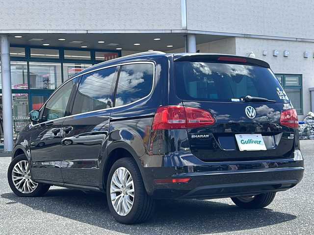 フォルクスワーゲン シャラン TSIハイライン Bモーションテクノ 愛知県 2015(平27)年 7.7万km ディープブラックパールエフェクト 登録時走行距離76359キロ/両側パワースライドドア/バックカメラ/フルセグＴＶ/純正ナビゲーション/プッシュスタート/後席エアコン/クルーズコントロール/純正フロアマット/純正アルミホイール/取扱説明書/記録簿