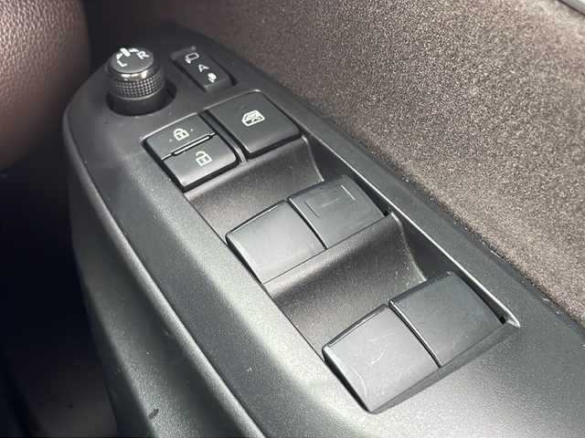 トヨタ ヤリスクロス Z 山口県 2021(令3)年 3.6万km ブラックマイカ ワンオーナー/純正ディスプレイオーディオ/・コネクティッドナビ/・Bluetooth接続/・フルセグTV/バックカメラ/ビルトインETC/Toyota Safety Sense/・プリクラッシュセーフティ/・レーントレーシングアシスト/・ロードサインアシスト/・レーダークルーズコントロール/・先行車発進告知機能/・ブラインドスポットモニター/・クリアランスソナー/・リヤクロストラフィックアラート/・パーキングサポートブレーキ/・ドライブモードセレクトスイッチ/・オートマッチ九ハイビーム/純正フロアマット/USB入力端子/スマートキー/プッシュスタート/スペアキー1本/ハーフレザーシート/シートヒーター/純正LEDライト/純正18インチアルミホイール/ドアバイザー/ウィンカーミラー/取扱説明書/保証書