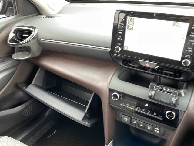 トヨタ ヤリスクロス Z 山口県 2021(令3)年 3.6万km ブラックマイカ ワンオーナー/純正ディスプレイオーディオ/・コネクティッドナビ/・Bluetooth接続/・フルセグTV/バックカメラ/ビルトインETC/Toyota Safety Sense/・プリクラッシュセーフティ/・レーントレーシングアシスト/・ロードサインアシスト/・レーダークルーズコントロール/・先行車発進告知機能/・ブラインドスポットモニター/・クリアランスソナー/・リヤクロストラフィックアラート/・パーキングサポートブレーキ/・ドライブモードセレクトスイッチ/・オートマッチ九ハイビーム/純正フロアマット/USB入力端子/スマートキー/プッシュスタート/スペアキー1本/ハーフレザーシート/シートヒーター/純正LEDライト/純正18インチアルミホイール/ドアバイザー/ウィンカーミラー/取扱説明書/保証書