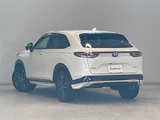 ホンダ ヴェゼル ハイブリッド e:HEV Z 宮城県 2022(令4)年 3.5万km プラチナホワイトパール 純正エアロパーツ（F/S/R)/ホンダセンシング/・レーンキープアシスト/・ブラインドスポットモニター/・衝突軽減システム/・衝突軽減ブレーキ/・横滑り防止装置/純正ナビ/・純正プレミアムオーディオ/・ホンダコネクトディスプレイ（9インチ）/・フルセグTV/・Bluetooth/USB/・2.0ETC/・全方位カメラ/・ドライブレコーダー（前後）/・置くだけ充電/アイドリングストップ/電子パーキング/革巻きステアリング/・ステアリングスイッチ/・パドルシフト/シートヒーター（運転席/助手席）/プッシュスタート/・スマートキー/LEDヘッドライト/・オートライト/・フォグランプ/純正フロアマット/純正アルミホイール18インチ