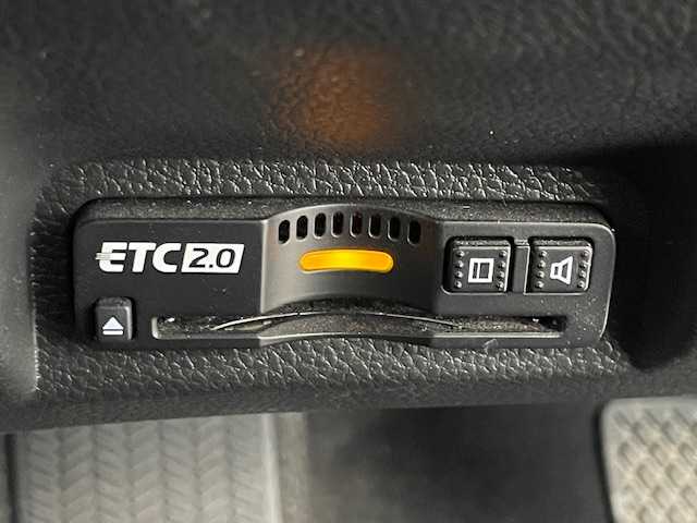 ホンダ ヴェゼル ハイブリッド e:HEV Z 宮城県 2022(令4)年 3.5万km プラチナホワイトパール 純正エアロパーツ（F/S/R)/ホンダセンシング/・レーンキープアシスト/・ブラインドスポットモニター/・衝突軽減システム/・衝突軽減ブレーキ/・横滑り防止装置/純正ナビ/・純正プレミアムオーディオ/・ホンダコネクトディスプレイ（9インチ）/・フルセグTV/・Bluetooth/USB/・2.0ETC/・全方位カメラ/・ドライブレコーダー（前後）/・置くだけ充電/アイドリングストップ/電子パーキング/革巻きステアリング/・ステアリングスイッチ/・パドルシフト/シートヒーター（運転席/助手席）/プッシュスタート/・スマートキー/LEDヘッドライト/・オートライト/・フォグランプ/純正フロアマット/純正アルミホイール18インチ