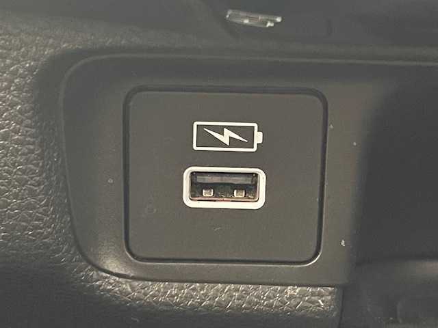 ホンダ ヴェゼル ハイブリッド e:HEV Z 宮城県 2022(令4)年 3.5万km プラチナホワイトパール 純正エアロパーツ（F/S/R)/ホンダセンシング/・レーンキープアシスト/・ブラインドスポットモニター/・衝突軽減システム/・衝突軽減ブレーキ/・横滑り防止装置/純正ナビ/・純正プレミアムオーディオ/・ホンダコネクトディスプレイ（9インチ）/・フルセグTV/・Bluetooth/USB/・2.0ETC/・全方位カメラ/・ドライブレコーダー（前後）/・置くだけ充電/アイドリングストップ/電子パーキング/革巻きステアリング/・ステアリングスイッチ/・パドルシフト/シートヒーター（運転席/助手席）/プッシュスタート/・スマートキー/LEDヘッドライト/・オートライト/・フォグランプ/純正フロアマット/純正アルミホイール18インチ