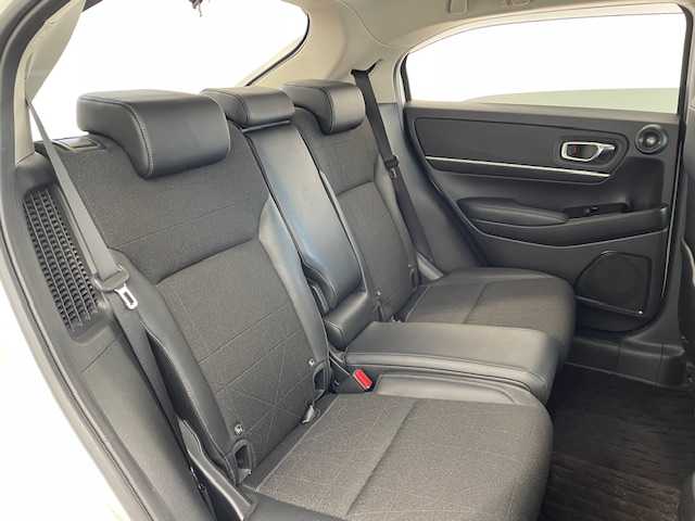 ホンダ ヴェゼル ハイブリッド e:HEV Z 宮城県 2022(令4)年 3.5万km プラチナホワイトパール 純正エアロパーツ（F/S/R)/ホンダセンシング/・レーンキープアシスト/・ブラインドスポットモニター/・衝突軽減システム/・衝突軽減ブレーキ/・横滑り防止装置/純正ナビ/・純正プレミアムオーディオ/・ホンダコネクトディスプレイ（9インチ）/・フルセグTV/・Bluetooth/USB/・2.0ETC/・全方位カメラ/・ドライブレコーダー（前後）/・置くだけ充電/アイドリングストップ/電子パーキング/革巻きステアリング/・ステアリングスイッチ/・パドルシフト/シートヒーター（運転席/助手席）/プッシュスタート/・スマートキー/LEDヘッドライト/・オートライト/・フォグランプ/純正フロアマット/純正アルミホイール18インチ