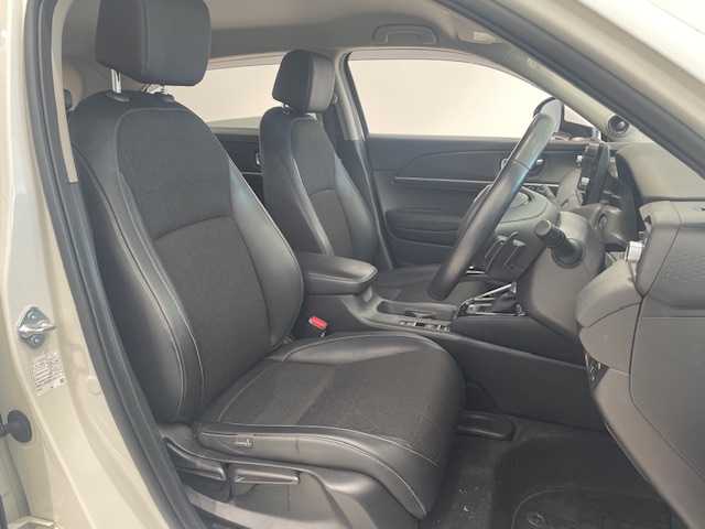 ホンダ ヴェゼル ハイブリッド e:HEV Z 宮城県 2022(令4)年 3.5万km プラチナホワイトパール 純正エアロパーツ（F/S/R)/ホンダセンシング/・レーンキープアシスト/・ブラインドスポットモニター/・衝突軽減システム/・衝突軽減ブレーキ/・横滑り防止装置/純正ナビ/・純正プレミアムオーディオ/・ホンダコネクトディスプレイ（9インチ）/・フルセグTV/・Bluetooth/USB/・2.0ETC/・全方位カメラ/・ドライブレコーダー（前後）/・置くだけ充電/アイドリングストップ/電子パーキング/革巻きステアリング/・ステアリングスイッチ/・パドルシフト/シートヒーター（運転席/助手席）/プッシュスタート/・スマートキー/LEDヘッドライト/・オートライト/・フォグランプ/純正フロアマット/純正アルミホイール18インチ