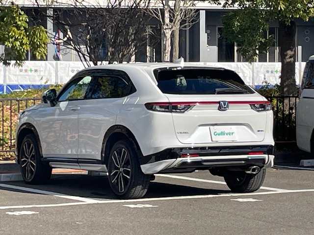 ホンダ ヴェゼル ハイブリッド e:HEV Z 宮城県 2022(令4)年 3.5万km プラチナホワイトパール 純正エアロパーツ（F/S/R)/ホンダセンシング/・レーンキープアシスト/・ブラインドスポットモニター/・衝突軽減システム/・衝突軽減ブレーキ/・横滑り防止装置/純正ナビ/・純正プレミアムオーディオ/・ホンダコネクトディスプレイ（9インチ）/・フルセグTV/・Bluetooth/USB/・2.0ETC/・全方位カメラ/・ドライブレコーダー（前後）/・置くだけ充電/アイドリングストップ/電子パーキング/革巻きステアリング/・ステアリングスイッチ/・パドルシフト/シートヒーター（運転席/助手席）/プッシュスタート/・スマートキー/LEDヘッドライト/・オートライト/・フォグランプ/純正フロアマット/純正アルミホイール18インチ