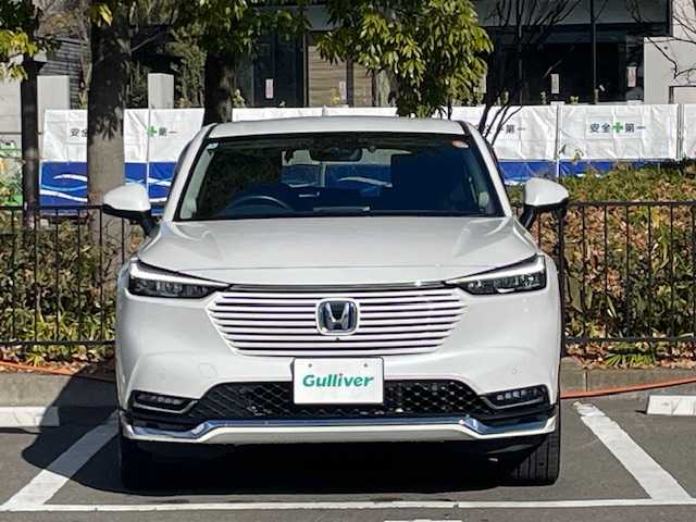 ホンダ ヴェゼル ハイブリッド e:HEV Z 宮城県 2022(令4)年 3.5万km プラチナホワイトパール 純正エアロパーツ（F/S/R)/ホンダセンシング/・レーンキープアシスト/・ブラインドスポットモニター/・衝突軽減システム/・衝突軽減ブレーキ/・横滑り防止装置/純正ナビ/・純正プレミアムオーディオ/・ホンダコネクトディスプレイ（9インチ）/・フルセグTV/・Bluetooth/USB/・2.0ETC/・全方位カメラ/・ドライブレコーダー（前後）/・置くだけ充電/アイドリングストップ/電子パーキング/革巻きステアリング/・ステアリングスイッチ/・パドルシフト/シートヒーター（運転席/助手席）/プッシュスタート/・スマートキー/LEDヘッドライト/・オートライト/・フォグランプ/純正フロアマット/純正アルミホイール18インチ