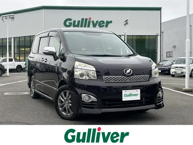 トヨタ ヴォクシー ZS 煌Ⅲ 愛媛県 2013(平25)年 9.5万km ボルドーマイカメタリック 禁煙車/登録時走行距離94796km/純正ナビCD/DVD/フルセグTV/Bluetooth/フリップダウンモニター/ビルトインETC/両側パワースライドドア/スマートキー/プッシュスタートボタン/リヤエアコン/オートライト/HIDヘッドライト/純正アルミホイール/純正フロアマット