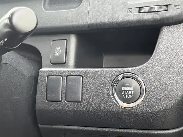 トヨタ ヴォクシー ZS 煌Ⅲ 愛媛県 2013(平25)年 9.5万km ボルドーマイカメタリック 禁煙車/登録時走行距離94796km/純正ナビCD/DVD/フルセグTV/Bluetooth/フリップダウンモニター/ビルトインETC/両側パワースライドドア/スマートキー/プッシュスタートボタン/リヤエアコン/オートライト/HIDヘッドライト/純正アルミホイール/純正フロアマット