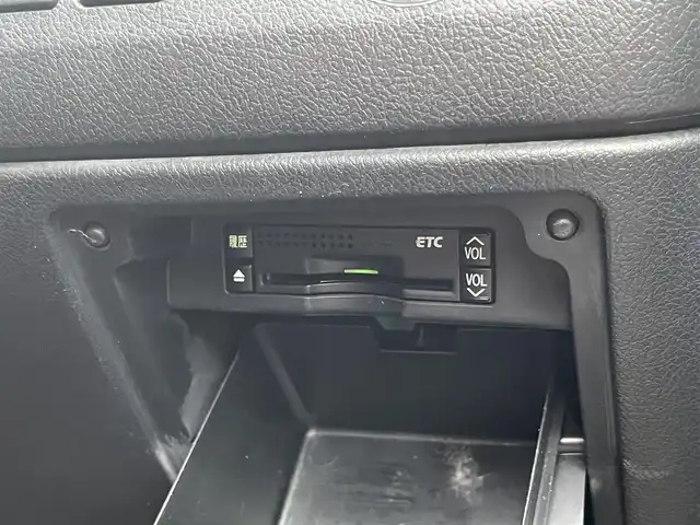 トヨタ ヴォクシー ZS 煌Ⅲ 愛媛県 2013(平25)年 9.5万km ボルドーマイカメタリック 禁煙車/登録時走行距離94796km/純正ナビCD/DVD/フルセグTV/Bluetooth/フリップダウンモニター/ビルトインETC/両側パワースライドドア/スマートキー/プッシュスタートボタン/リヤエアコン/オートライト/HIDヘッドライト/純正アルミホイール/純正フロアマット