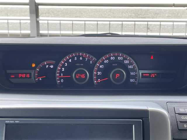 トヨタ ヴォクシー ZS 煌Ⅲ 兵庫県 2013(平25)年 9.5万km ボルドーマイカメタリック (株)IDOMが運営する【じしゃロン神戸名谷店】の自社ローン専用車両になりますこちらは現金またはオートローンご利用時の価格です。自社ローンご希望の方は別途その旨お申付け下さい。/登録時走行距離94816km/純正ナビCD/DVD/フルセグTV/Bluetooth/フリップダウンモニター/ビルトインETC/両側パワースライドドア/スマートキー/プッシュスタートボタン/リヤエアコン/オートライト/HIDヘッドライト/純正アルミホイール/純正フロアマット