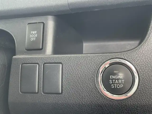 トヨタ ヴォクシー ZS 煌Ⅲ 兵庫県 2013(平25)年 9.5万km ボルドーマイカメタリック (株)IDOMが運営する【じしゃロン神戸名谷店】の自社ローン専用車両になりますこちらは現金またはオートローンご利用時の価格です。自社ローンご希望の方は別途その旨お申付け下さい。/登録時走行距離94816km/純正ナビCD/DVD/フルセグTV/Bluetooth/フリップダウンモニター/ビルトインETC/両側パワースライドドア/スマートキー/プッシュスタートボタン/リヤエアコン/オートライト/HIDヘッドライト/純正アルミホイール/純正フロアマット