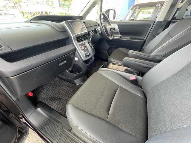 トヨタ ヴォクシー ZS 煌Ⅲ 兵庫県 2013(平25)年 9.5万km ボルドーマイカメタリック (株)IDOMが運営する【じしゃロン神戸名谷店】の自社ローン専用車両になりますこちらは現金またはオートローンご利用時の価格です。自社ローンご希望の方は別途その旨お申付け下さい。/登録時走行距離94816km/純正ナビCD/DVD/フルセグTV/Bluetooth/フリップダウンモニター/ビルトインETC/両側パワースライドドア/スマートキー/プッシュスタートボタン/リヤエアコン/オートライト/HIDヘッドライト/純正アルミホイール/純正フロアマット