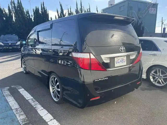 トヨタ アルファード 240S プライムセレクションⅡ 和歌山県 2011(平23)年 12.1万km ブラック (株)IDOMが運営する【じしゃロン和歌山店】の自社ローン対象車両になります。こちらは現金ご利用時の価格です。/自社ローンご希望の方は別途その旨お申付け下さい。/4WD/寒冷地仕様/アルパインナビ/AM/FM/CD/DVD/TV/アルパインフリップダウンナビ/両側パワースライドドア/横滑り抑制装置/クルーズコントロール/パワーバックドア/コーナーセンサー/純正フロアマット/後席オットマン/7人乗り/社外AW20インチ