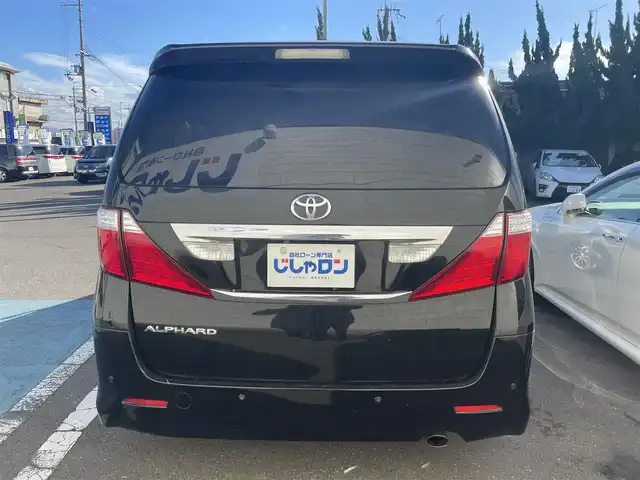 トヨタ アルファード 240S プライムセレクションⅡ 和歌山県 2011(平23)年 12.1万km ブラック (株)IDOMが運営する【じしゃロン和歌山店】の自社ローン対象車両になります。こちらは現金ご利用時の価格です。/自社ローンご希望の方は別途その旨お申付け下さい。/4WD/寒冷地仕様/アルパインナビ/AM/FM/CD/DVD/TV/アルパインフリップダウンナビ/両側パワースライドドア/横滑り抑制装置/クルーズコントロール/パワーバックドア/コーナーセンサー/純正フロアマット/後席オットマン/7人乗り/社外AW20インチ
