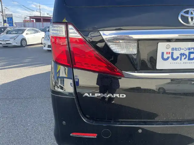 トヨタ アルファード 240S プライムセレクションⅡ 和歌山県 2011(平23)年 12.1万km ブラック (株)IDOMが運営する【じしゃロン和歌山店】の自社ローン対象車両になります。こちらは現金ご利用時の価格です。/自社ローンご希望の方は別途その旨お申付け下さい。/4WD/寒冷地仕様/アルパインナビ/AM/FM/CD/DVD/TV/アルパインフリップダウンナビ/両側パワースライドドア/横滑り抑制装置/クルーズコントロール/パワーバックドア/コーナーセンサー/純正フロアマット/後席オットマン/7人乗り/社外AW20インチ