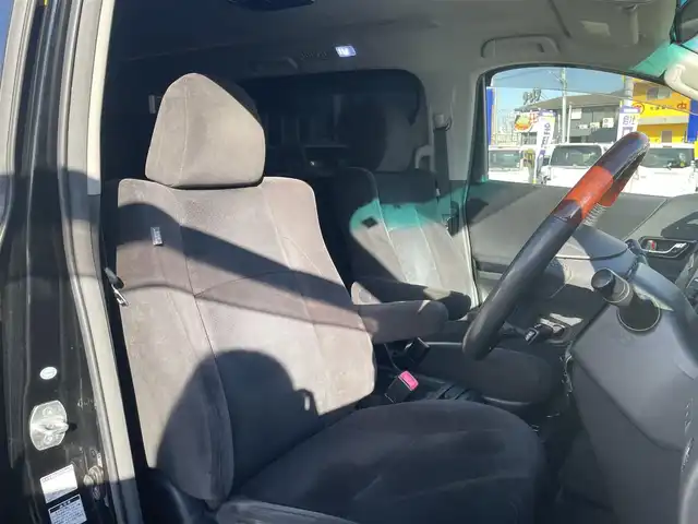 トヨタ アルファード 240S プライムセレクションⅡ 和歌山県 2011(平23)年 12.1万km ブラック (株)IDOMが運営する【じしゃロン和歌山店】の自社ローン対象車両になります。こちらは現金ご利用時の価格です。/自社ローンご希望の方は別途その旨お申付け下さい。/4WD/寒冷地仕様/アルパインナビ/AM/FM/CD/DVD/TV/アルパインフリップダウンナビ/両側パワースライドドア/横滑り抑制装置/クルーズコントロール/パワーバックドア/コーナーセンサー/純正フロアマット/後席オットマン/7人乗り/社外AW20インチ