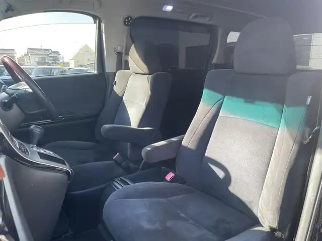 トヨタ アルファード 240S プライムセレクションⅡ 和歌山県 2011(平23)年 12.1万km ブラック (株)IDOMが運営する【じしゃロン和歌山店】の自社ローン対象車両になります。こちらは現金ご利用時の価格です。/自社ローンご希望の方は別途その旨お申付け下さい。/4WD/寒冷地仕様/アルパインナビ/AM/FM/CD/DVD/TV/アルパインフリップダウンナビ/両側パワースライドドア/横滑り抑制装置/クルーズコントロール/パワーバックドア/コーナーセンサー/純正フロアマット/後席オットマン/7人乗り/社外AW20インチ