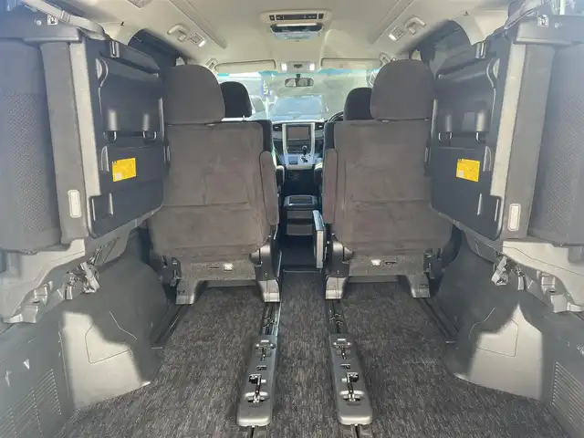 トヨタ アルファード 240S プライムセレクションⅡ 和歌山県 2011(平23)年 12.1万km ブラック (株)IDOMが運営する【じしゃロン和歌山店】の自社ローン対象車両になります。こちらは現金ご利用時の価格です。/自社ローンご希望の方は別途その旨お申付け下さい。/4WD/寒冷地仕様/アルパインナビ/AM/FM/CD/DVD/TV/アルパインフリップダウンナビ/両側パワースライドドア/横滑り抑制装置/クルーズコントロール/パワーバックドア/コーナーセンサー/純正フロアマット/後席オットマン/7人乗り/社外AW20インチ