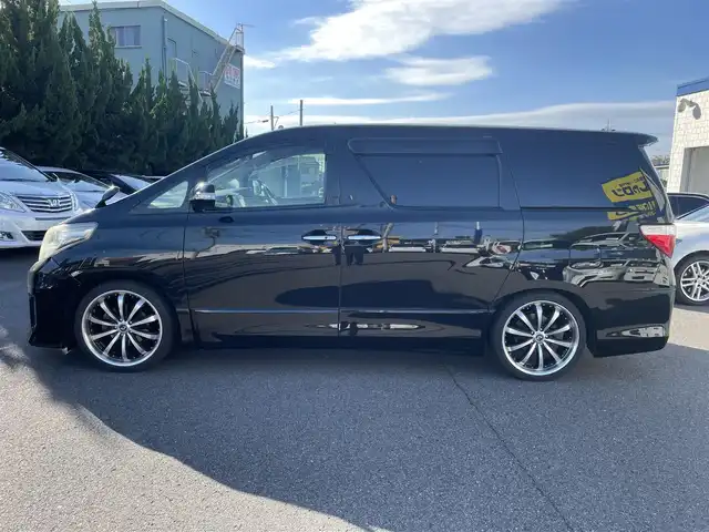 トヨタ アルファード 240S プライムセレクションⅡ 和歌山県 2011(平23)年 12.1万km ブラック (株)IDOMが運営する【じしゃロン和歌山店】の自社ローン対象車両になります。こちらは現金ご利用時の価格です。/自社ローンご希望の方は別途その旨お申付け下さい。/4WD/寒冷地仕様/アルパインナビ/AM/FM/CD/DVD/TV/アルパインフリップダウンナビ/両側パワースライドドア/横滑り抑制装置/クルーズコントロール/パワーバックドア/コーナーセンサー/純正フロアマット/後席オットマン/7人乗り/社外AW20インチ