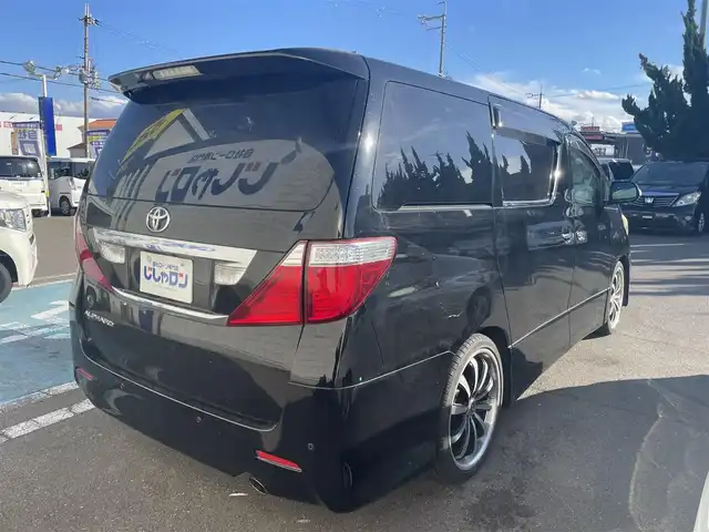 トヨタ アルファード 240S プライムセレクションⅡ 和歌山県 2011(平23)年 12.1万km ブラック (株)IDOMが運営する【じしゃロン和歌山店】の自社ローン対象車両になります。こちらは現金ご利用時の価格です。/自社ローンご希望の方は別途その旨お申付け下さい。/4WD/寒冷地仕様/アルパインナビ/AM/FM/CD/DVD/TV/アルパインフリップダウンナビ/両側パワースライドドア/横滑り抑制装置/クルーズコントロール/パワーバックドア/コーナーセンサー/純正フロアマット/後席オットマン/7人乗り/社外AW20インチ