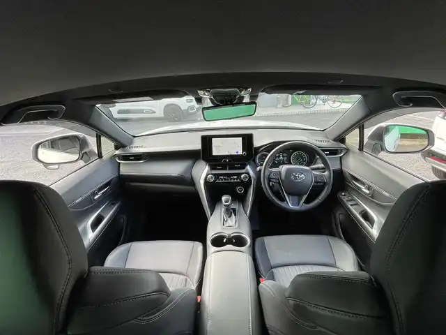 トヨタ ハリアー ハイブリッド G 東京都 2024(令6)年 1.6万km プラチナホワイトパールマイカ ワンオーナー/純正SDナビ/（BTオーディオ）/バックカメラ/ブラインドスポットモニター/セーフティセンス/・レーダークルーズコントロール/・プリクラッシュセーフティ/・カーブ速度抑制機能/・レーントレーシングアシスト/デジタルナインナーミラー/パワーバックドア/ハーフレザーシート/運転席パワーシート/純正18インチアルミ/純正フロアマット/ETC2.0/取扱説明書/保証書