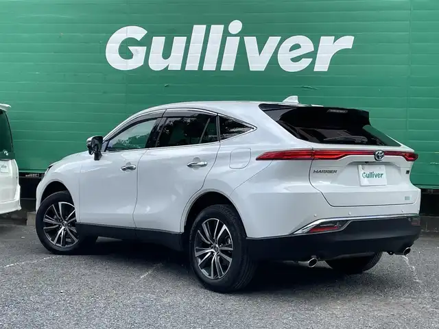 トヨタ ハリアー ハイブリッド G 東京都 2024(令6)年 1.6万km プラチナホワイトパールマイカ ワンオーナー/純正SDナビ/（BTオーディオ）/バックカメラ/ブラインドスポットモニター/セーフティセンス/・レーダークルーズコントロール/・プリクラッシュセーフティ/・カーブ速度抑制機能/・レーントレーシングアシスト/デジタルナインナーミラー/パワーバックドア/ハーフレザーシート/運転席パワーシート/純正18インチアルミ/純正フロアマット/ETC2.0/取扱説明書/保証書