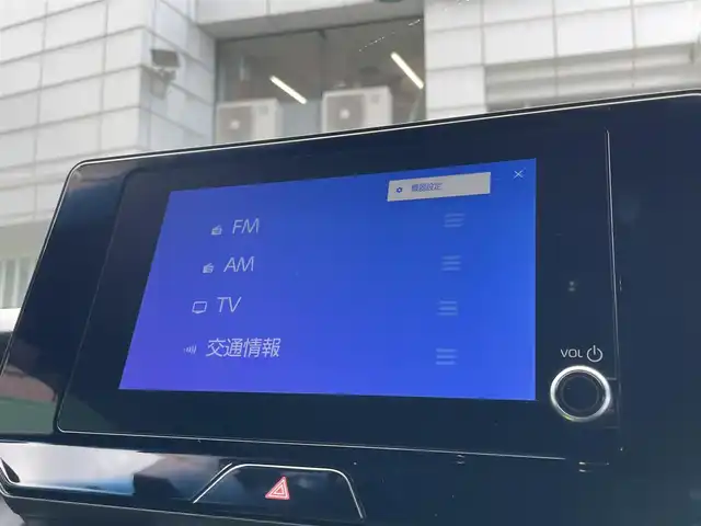 トヨタ ハリアー ハイブリッド G 東京都 2024(令6)年 1.6万km プラチナホワイトパールマイカ ワンオーナー/純正SDナビ/（BTオーディオ）/バックカメラ/ブラインドスポットモニター/セーフティセンス/・レーダークルーズコントロール/・プリクラッシュセーフティ/・カーブ速度抑制機能/・レーントレーシングアシスト/デジタルナインナーミラー/パワーバックドア/ハーフレザーシート/運転席パワーシート/純正18インチアルミ/純正フロアマット/ETC2.0/取扱説明書/保証書