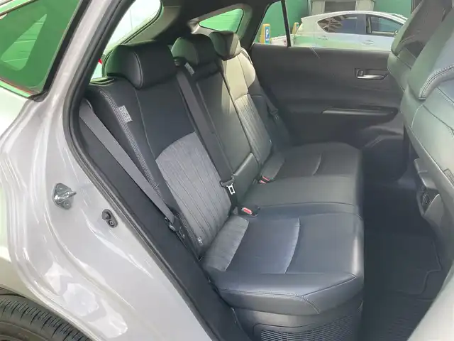 トヨタ ハリアー ハイブリッド G 東京都 2024(令6)年 1.6万km プラチナホワイトパールマイカ ワンオーナー/純正SDナビ/（BTオーディオ）/バックカメラ/ブラインドスポットモニター/セーフティセンス/・レーダークルーズコントロール/・プリクラッシュセーフティ/・カーブ速度抑制機能/・レーントレーシングアシスト/デジタルナインナーミラー/パワーバックドア/ハーフレザーシート/運転席パワーシート/純正18インチアルミ/純正フロアマット/ETC2.0/取扱説明書/保証書