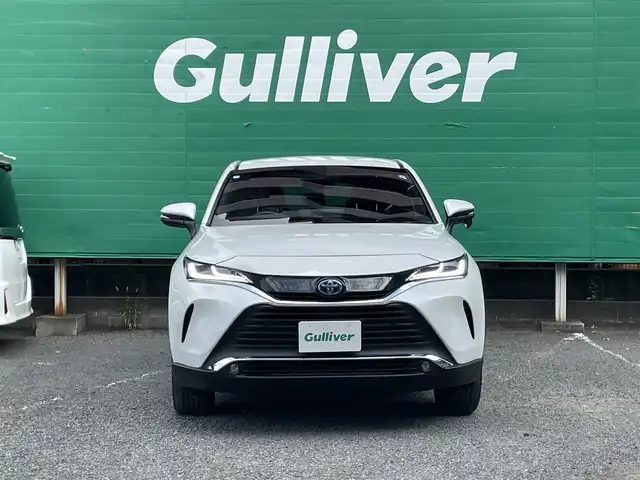 トヨタ ハリアー ハイブリッド G 東京都 2024(令6)年 1.6万km プラチナホワイトパールマイカ ワンオーナー/純正SDナビ/（BTオーディオ）/バックカメラ/ブラインドスポットモニター/セーフティセンス/・レーダークルーズコントロール/・プリクラッシュセーフティ/・カーブ速度抑制機能/・レーントレーシングアシスト/デジタルナインナーミラー/パワーバックドア/ハーフレザーシート/運転席パワーシート/純正18インチアルミ/純正フロアマット/ETC2.0/取扱説明書/保証書
