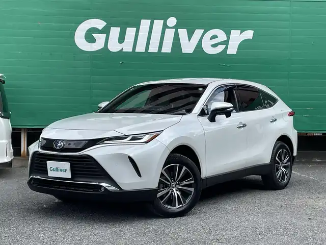トヨタ ハリアー ハイブリッド G 東京都 2024(令6)年 1.6万km プラチナホワイトパールマイカ ワンオーナー/純正SDナビ/（BTオーディオ）/バックカメラ/ブラインドスポットモニター/セーフティセンス/・レーダークルーズコントロール/・プリクラッシュセーフティ/・カーブ速度抑制機能/・レーントレーシングアシスト/デジタルナインナーミラー/パワーバックドア/ハーフレザーシート/運転席パワーシート/純正18インチアルミ/純正フロアマット/ETC2.0/取扱説明書/保証書
