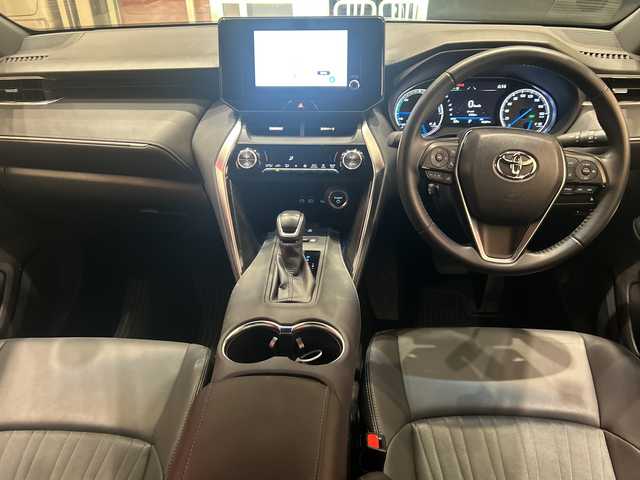 トヨタ ハリアー ハイブリッド G 埼玉県 2024(令6)年 1.6万km プラチナホワイトパールマイカ セーフティセンス/純正SDナビ/　　BT/USB/フルセグ/バックカメラ/パワーバックドア/レーダークルーズコントロール/レーンキープアシスト/オートブレーキホールド/LEDヘッドライト/パワーシート/ハーフレザーシート/純正18インチアルミホイール/ETC2.0/スマートキー/禁煙車