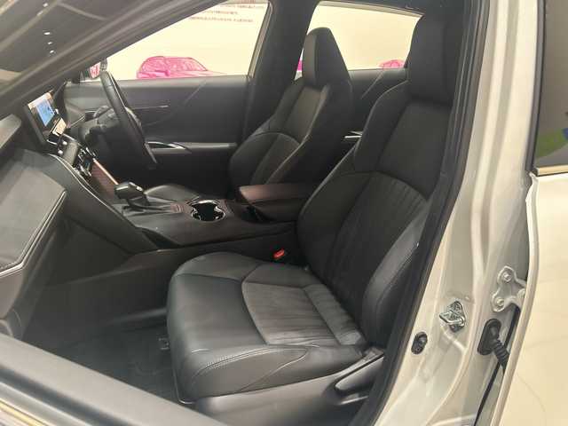 トヨタ ハリアー ハイブリッド G 埼玉県 2024(令6)年 1.6万km プラチナホワイトパールマイカ セーフティセンス/純正SDナビ/　　BT/USB/フルセグ/バックカメラ/パワーバックドア/レーダークルーズコントロール/レーンキープアシスト/オートブレーキホールド/LEDヘッドライト/パワーシート/ハーフレザーシート/純正18インチアルミホイール/ETC2.0/スマートキー/禁煙車