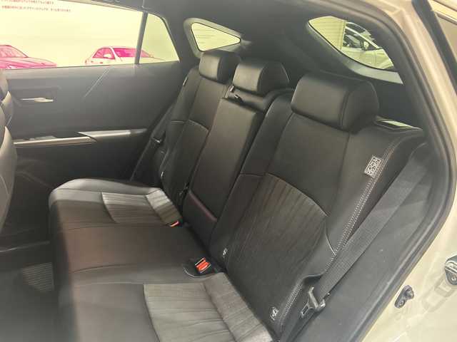 トヨタ ハリアー ハイブリッド G 埼玉県 2024(令6)年 1.6万km プラチナホワイトパールマイカ セーフティセンス/純正SDナビ/　　BT/USB/フルセグ/バックカメラ/パワーバックドア/レーダークルーズコントロール/レーンキープアシスト/オートブレーキホールド/LEDヘッドライト/パワーシート/ハーフレザーシート/純正18インチアルミホイール/ETC2.0/スマートキー/禁煙車