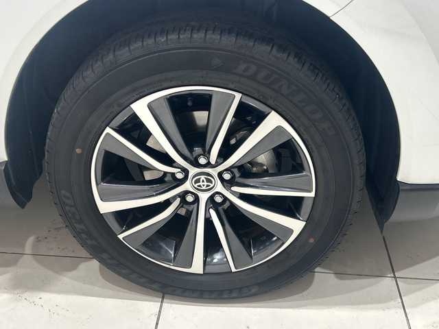 トヨタ ハリアー ハイブリッド G 埼玉県 2024(令6)年 1.6万km プラチナホワイトパールマイカ セーフティセンス/純正SDナビ/　　BT/USB/フルセグ/バックカメラ/パワーバックドア/レーダークルーズコントロール/レーンキープアシスト/オートブレーキホールド/LEDヘッドライト/パワーシート/ハーフレザーシート/純正18インチアルミホイール/ETC2.0/スマートキー/禁煙車