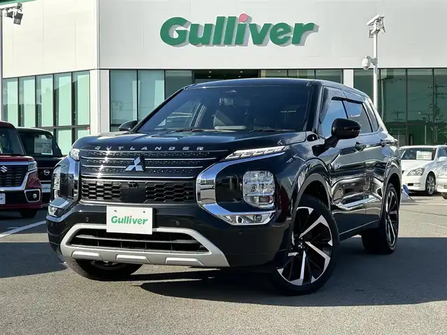 三菱 アウトランダー ＰＨＥＶ P 愛媛県 2022(令4)年 5.6万km ブラックダイヤモンド 登録時走行距離: 55590km/4WD/ワンオーナー/メーカーOP純正ナビ/AM/FM/フルセグTV/USB/AppleCarPlay/Bluetooth/BOSEスピーカー/ワイヤレス充電/前方ドラレコ/全方位カメラ/デジタルインナーミラー/追従クルコン/衝突軽減システム/横滑り防止装置/ダウンヒルアシストコントロール/3列シート/全席シートヒーター/レザーシート/D+Nパワーシート/走行モード切替/本革ステアリング/ステアリングヒーター/パドルシフト/AC1500W/LEDヘッドライト/オートライト/スマートキー/スペアキー1本/純正アルミホイール/純正フロアマット