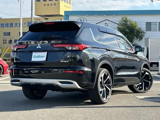 三菱 アウトランダー ＰＨＥＶ P 愛媛県 2022(令4)年 5.6万km ブラックダイヤモンド 登録時走行距離: 55590km/4WD/ワンオーナー/メーカーOP純正ナビ/AM/FM/フルセグTV/USB/AppleCarPlay/Bluetooth/BOSEスピーカー/ワイヤレス充電/前方ドラレコ/全方位カメラ/デジタルインナーミラー/追従クルコン/衝突軽減システム/横滑り防止装置/ダウンヒルアシストコントロール/3列シート/全席シートヒーター/レザーシート/D+Nパワーシート/走行モード切替/本革ステアリング/ステアリングヒーター/パドルシフト/AC1500W/LEDヘッドライト/オートライト/スマートキー/スペアキー1本/純正アルミホイール/純正フロアマット