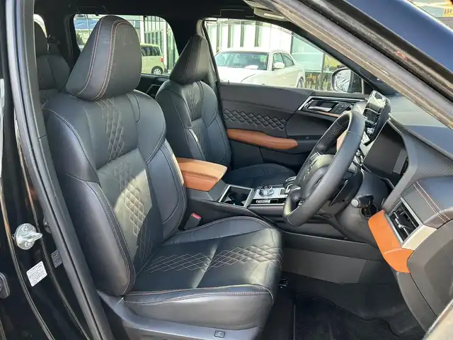 三菱 アウトランダー ＰＨＥＶ P 愛媛県 2022(令4)年 5.6万km ブラックダイヤモンド 登録時走行距離: 55590km/4WD/ワンオーナー/メーカーOP純正ナビ/AM/FM/フルセグTV/USB/AppleCarPlay/Bluetooth/BOSEスピーカー/ワイヤレス充電/前方ドラレコ/全方位カメラ/デジタルインナーミラー/追従クルコン/衝突軽減システム/横滑り防止装置/ダウンヒルアシストコントロール/3列シート/全席シートヒーター/レザーシート/D+Nパワーシート/走行モード切替/本革ステアリング/ステアリングヒーター/パドルシフト/AC1500W/LEDヘッドライト/オートライト/スマートキー/スペアキー1本/純正アルミホイール/純正フロアマット