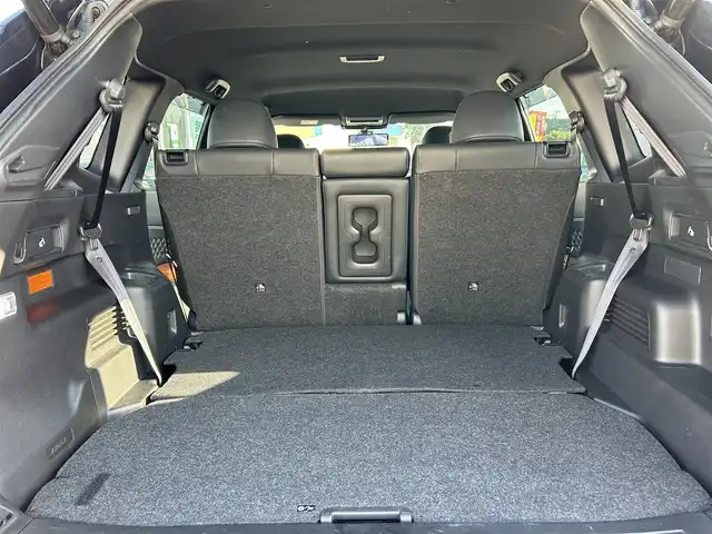 三菱 アウトランダー ＰＨＥＶ P 愛媛県 2022(令4)年 5.6万km ブラックダイヤモンド 登録時走行距離: 55590km/4WD/ワンオーナー/メーカーOP純正ナビ/AM/FM/フルセグTV/USB/AppleCarPlay/Bluetooth/BOSEスピーカー/ワイヤレス充電/前方ドラレコ/全方位カメラ/デジタルインナーミラー/追従クルコン/衝突軽減システム/横滑り防止装置/ダウンヒルアシストコントロール/3列シート/全席シートヒーター/レザーシート/D+Nパワーシート/走行モード切替/本革ステアリング/ステアリングヒーター/パドルシフト/AC1500W/LEDヘッドライト/オートライト/スマートキー/スペアキー1本/純正アルミホイール/純正フロアマット