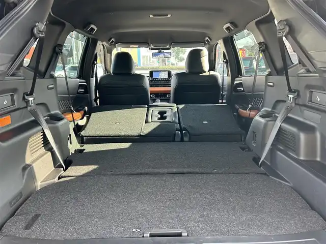 三菱 アウトランダー ＰＨＥＶ P 愛媛県 2022(令4)年 5.6万km ブラックダイヤモンド 登録時走行距離: 55590km/4WD/ワンオーナー/メーカーOP純正ナビ/AM/FM/フルセグTV/USB/AppleCarPlay/Bluetooth/BOSEスピーカー/ワイヤレス充電/前方ドラレコ/全方位カメラ/デジタルインナーミラー/追従クルコン/衝突軽減システム/横滑り防止装置/ダウンヒルアシストコントロール/3列シート/全席シートヒーター/レザーシート/D+Nパワーシート/走行モード切替/本革ステアリング/ステアリングヒーター/パドルシフト/AC1500W/LEDヘッドライト/オートライト/スマートキー/スペアキー1本/純正アルミホイール/純正フロアマット