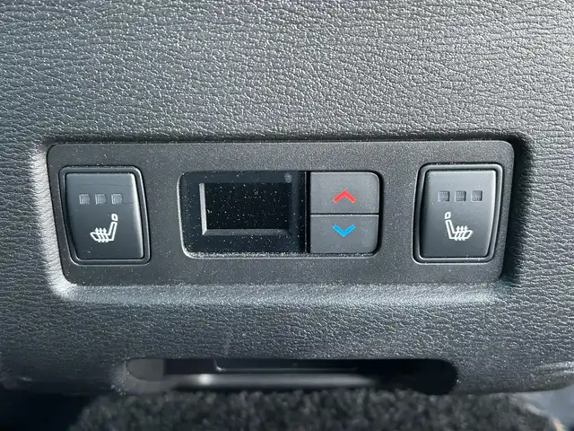 三菱 アウトランダー ＰＨＥＶ P 愛媛県 2022(令4)年 5.6万km ブラックダイヤモンド 登録時走行距離: 55590km/4WD/ワンオーナー/メーカーOP純正ナビ/AM/FM/フルセグTV/USB/AppleCarPlay/Bluetooth/BOSEスピーカー/ワイヤレス充電/前方ドラレコ/全方位カメラ/デジタルインナーミラー/追従クルコン/衝突軽減システム/横滑り防止装置/ダウンヒルアシストコントロール/3列シート/全席シートヒーター/レザーシート/D+Nパワーシート/走行モード切替/本革ステアリング/ステアリングヒーター/パドルシフト/AC1500W/LEDヘッドライト/オートライト/スマートキー/スペアキー1本/純正アルミホイール/純正フロアマット