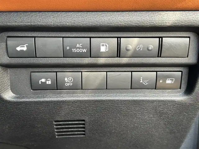 三菱 アウトランダー ＰＨＥＶ P 愛媛県 2022(令4)年 5.6万km ブラックダイヤモンド 登録時走行距離: 55590km/4WD/ワンオーナー/メーカーOP純正ナビ/AM/FM/フルセグTV/USB/AppleCarPlay/Bluetooth/BOSEスピーカー/ワイヤレス充電/前方ドラレコ/全方位カメラ/デジタルインナーミラー/追従クルコン/衝突軽減システム/横滑り防止装置/ダウンヒルアシストコントロール/3列シート/全席シートヒーター/レザーシート/D+Nパワーシート/走行モード切替/本革ステアリング/ステアリングヒーター/パドルシフト/AC1500W/LEDヘッドライト/オートライト/スマートキー/スペアキー1本/純正アルミホイール/純正フロアマット