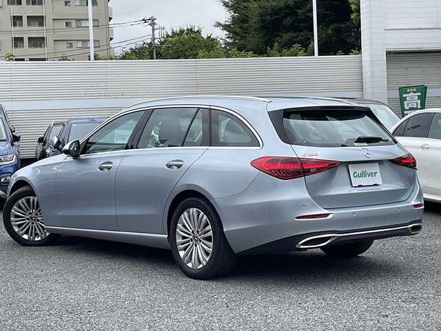 メルセデス・ベンツ Ｃ１８０ ステーションワゴンアバンギャルド 東京都 2022(令4)年 2.3万km ハイテックシルバー レーダーセーフティパッケージ（詳細は検査員記入欄参照）・アダプティブクルーズコントロール/ベーシックパッケージ/3Dコックピッドディスプレイ/ARヘッドアップディスプレイ/ダイナミックセレクト/保証書/取説/スマートキー×２（キーレスゴー）/クライメントコントロール/アイドリングストップ/革巻きステア/電動チルト/ステアリングスイッチ/黒ハーフレザーシート/前メモリ付パワーシート＆シートキネティクス/メルセデスミーコネクト/12.8インチ有機ELメディアディスプレイ/ARナビ・フルセグTV/BT/USB/AppleCarPlay/AndroidAuto/360度カメラシステム・アクティブパーキングアシスト・パークトロニック/2.0ビルトインETC＆外前後ドラレコ＆外レーダー探知機/純正17インチアルミ/LEDパフォーマンスライト・オートライト・リアフォグ/パワーバックドア/AUTOHOLD/置くだけ充電/ルーフレール/トノカバー