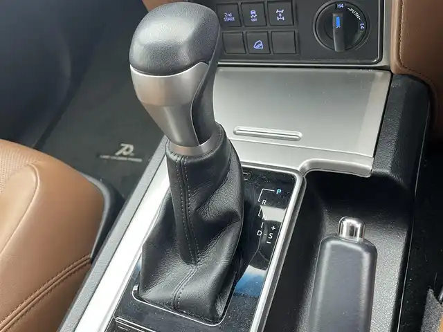 トヨタ ランドクルーザー プラド TX-L 70thアニバーサリーLTD 滋賀県 2022(令4)年 4.3万km ブラック 純正9インチナビ/【Bluetooth/CD/DVD/フルセグTV】/茶レザーシート/サンルーフ/バックカメラ/クリアランスソナー/追従クルーズコントロール/LEDヘッドライト/オートマチックハイビーム/衝突軽減ブレーキ/D/Nパワーシート/D/Nシートヒーター/D/Nシートベンチレーション/ビルトインETC2.0/MTモード付AT/純正フロアマット/プッシュスタート/スマートキー/ステアリングリモコン