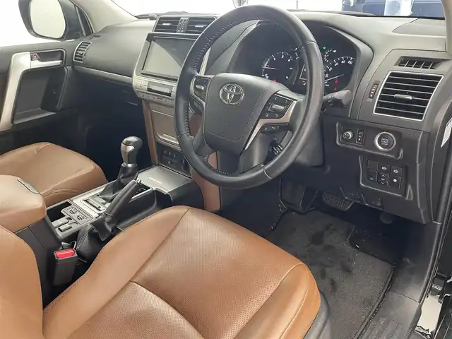 トヨタ ランドクルーザー プラド TX-L 70thアニバーサリーLTD 滋賀県 2022(令4)年 4.3万km ブラック 純正9インチナビ/【Bluetooth/CD/DVD/フルセグTV】/茶レザーシート/サンルーフ/バックカメラ/クリアランスソナー/追従クルーズコントロール/LEDヘッドライト/オートマチックハイビーム/衝突軽減ブレーキ/D/Nパワーシート/D/Nシートヒーター/D/Nシートベンチレーション/ビルトインETC2.0/MTモード付AT/純正フロアマット/プッシュスタート/スマートキー/ステアリングリモコン