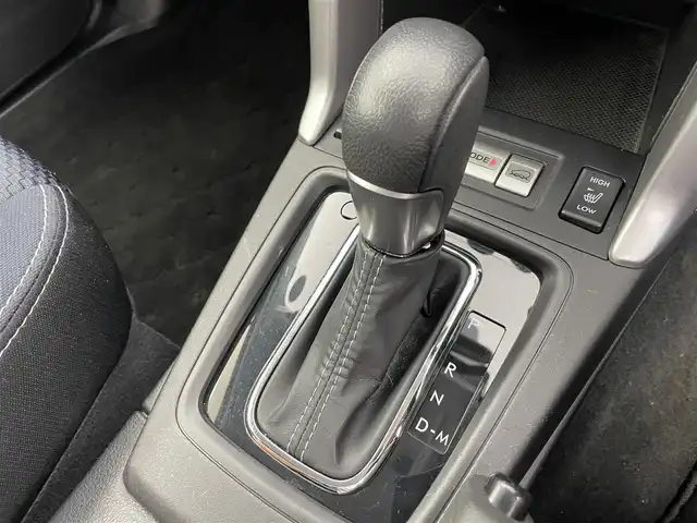 スバル フォレスター 2．0i－L アイサイト 富山県 2014(平26)年 5.2万km クリスタルブラックシリカ 4WD/社外ナビ(AM/FM/CD/DVD/BT)/フルセグTV/バックカメラ/レーダークルーズコントロール/レーンキープアシスト/衝突軽減装置/横滑り防止装置/アイドリングストップ/純正AW/純正フロアマット/前席シートヒーター/ETC/パドルシフト/キセノンヘッドライト/オートライト/スマートキー/プッシュスタート/取扱説明書/保証書