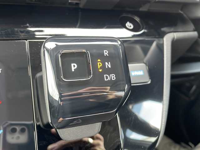 日産 サクラ X 三重県 2023(令5)年 3.5万km チタニウムグレーM/シルキーホワイト 純正9型ナビ/バックカメラ/フルセグTV/ETC/USB入力/ステアリングスイッチ/ブレーキオートホールド/LEDヘッドライト/オートハイビーム/電動格納ミラー