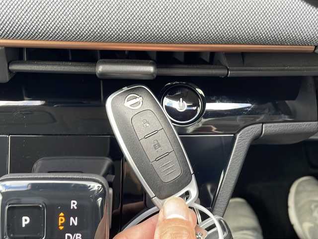 日産 サクラ X 三重県 2023(令5)年 3.5万km チタニウムグレーM/シルキーホワイト 純正9型ナビ/バックカメラ/フルセグTV/ETC/USB入力/ステアリングスイッチ/ブレーキオートホールド/LEDヘッドライト/オートハイビーム/電動格納ミラー